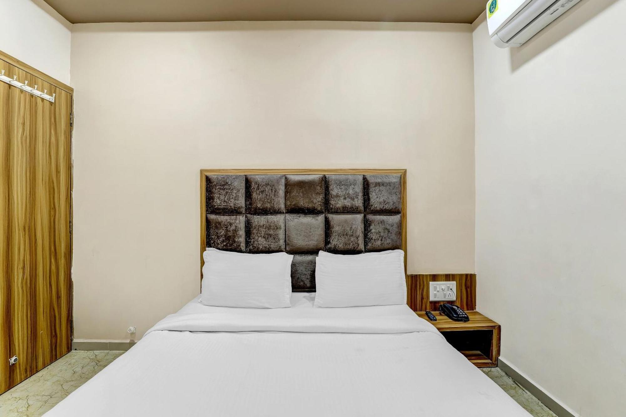 Capital O Maple View Hotel Naroda Exterior photo